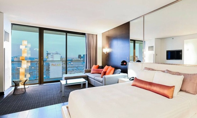 Las Vegas Appartement | Studio Strip View w/Open Balcony | at Palms Place