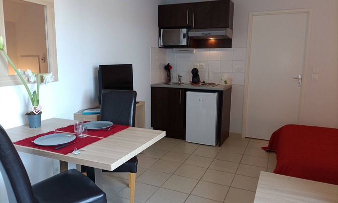 Salies-de-Bearn Appartement | Studio terrasse dans Résidence avec piscine C65