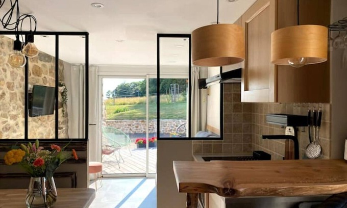 Saint-M'Herve Appartement | Studio, Terrasse 40 m2, Jardin 2000 m 2, Vue imprenable