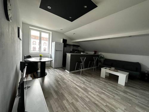 Thierville-sur-Meuse Appartement | Studio - THIERVILLE - Proche Régiment - Stationnement facile - Géré par Presta-Zen'Services