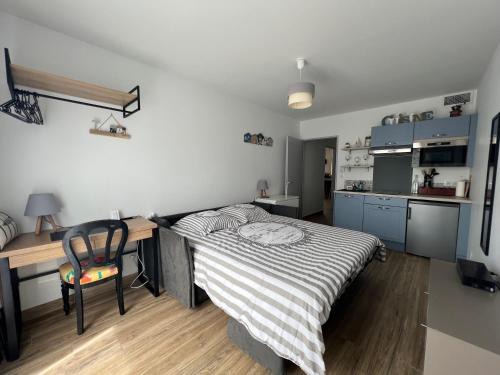 Angoulins Appartement | Studio tout confort climatisé avec jardinet, en centre bourg, proche plage, mer, La Rochelle et Chatelaillon