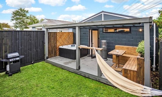Christchurch Maison | Studio Unit with Spa Bath