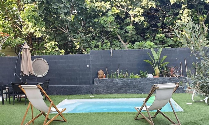 11th Arrondissement Appartement | Studio-Valentine climatisée avec piscine chauffée