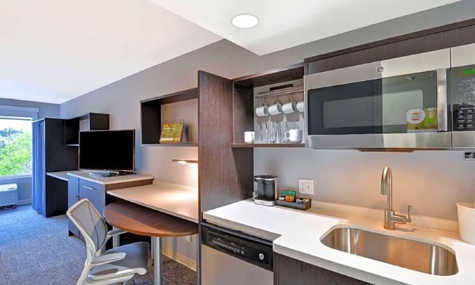 Miramar Hôtel | Studio w/Pool, Gym & Kitchen Close to Local Hot Spots - 2 Units