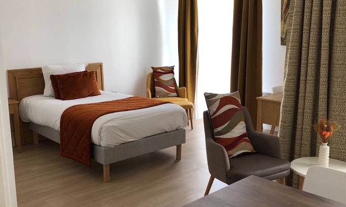 Gleize Appartement | Studio avec salle de bain et terrasse