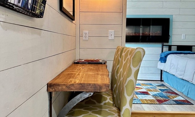 Lake City Appartement | Studio with expansive Lake Pepin views just outside your door!