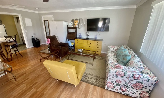 Spring Valley Appartement | Studio with Full Kitchen Private Entrance