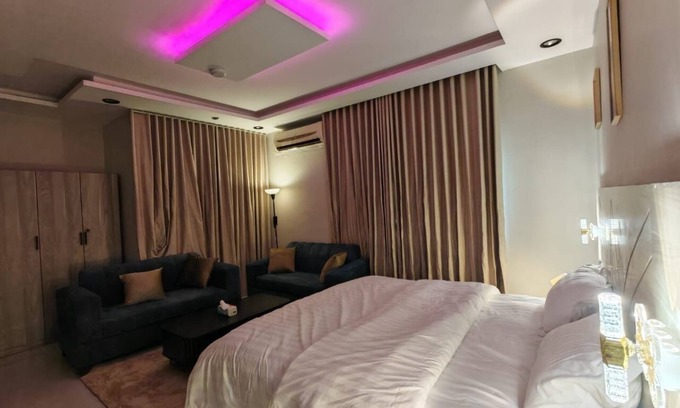Al Faisaliyah Appartement | Studio with hotel furniture and a prime location