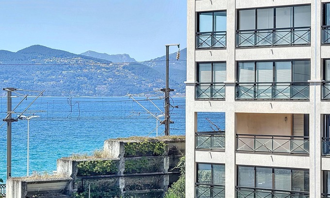 Cannes La Bocca Appartement | Studio avec parking dans résidence sécurisée à 50m de la mer et des plages