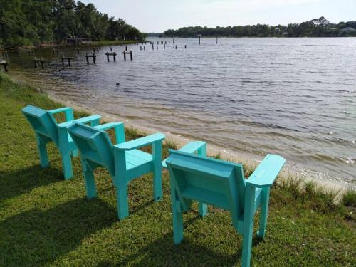 New Warrington Appartement | Studio with Private Beach on Bayou Grande