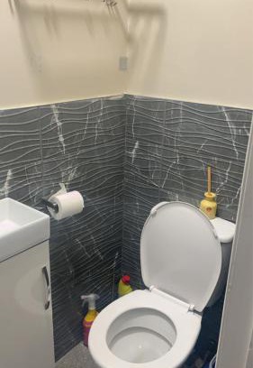 Canvey Island Maison | Studio with private shower and toilet