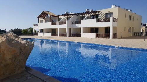 Peyia Town Appartement | Studio with shower room E5, full kitchen, poolside, FREE WIFI