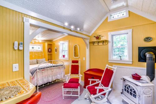 Vernon Appartement | Studio with Trail Access about 10 Mi to Brattleboro!