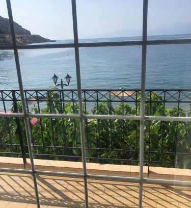 Sarakiniko Appartement | Studios on the beach