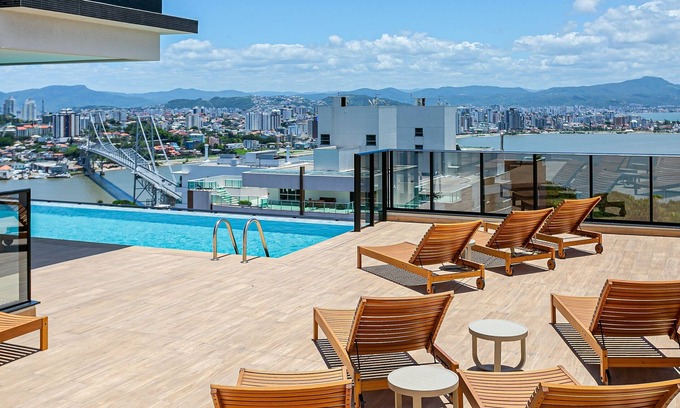 Centro Appartement | Studios Tower - Building near the postcard with swimming pool in the center of Floripa