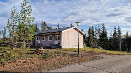 Hammerdal Appartement | Stuga Björn - Quiet cabin at lake Edesjön