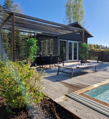 Tungelsta Maison | Stuga på landet med egen pool, vedeldad badtunna och bastu
