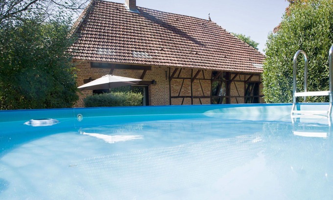 La Chapelle-Saint-Sauveur Villa | Merveilleuse maison de vacances privée avec WIFI, piscine privée, TV, terrasse et animaux admis
