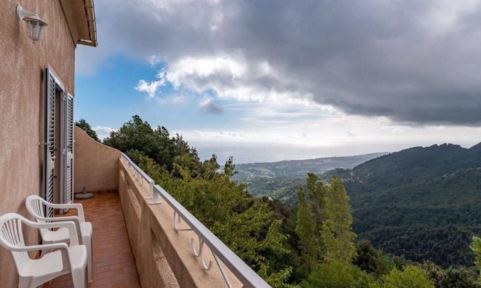 San-Giovanni-di-Moriani Maison | Belle maison de vacances privée pour 6 personnes avec TV, patio et vue panoramique