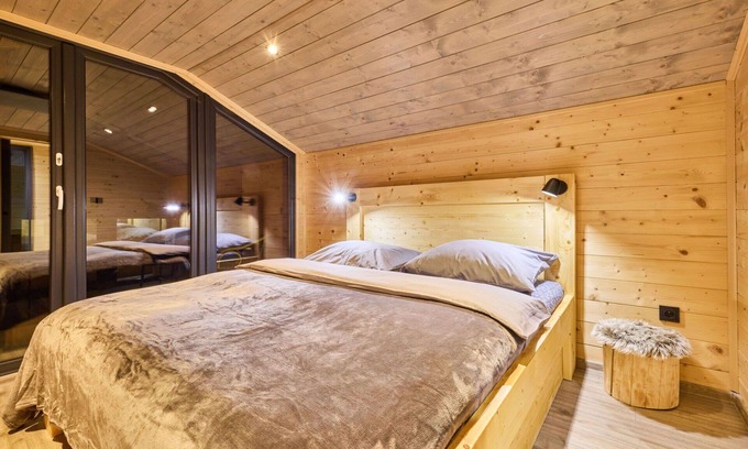 Mlade Buky Maison | Merveilleuse maison de vacances privée pour 4 personnes avec piscine, WIFI, TV, patio et parking