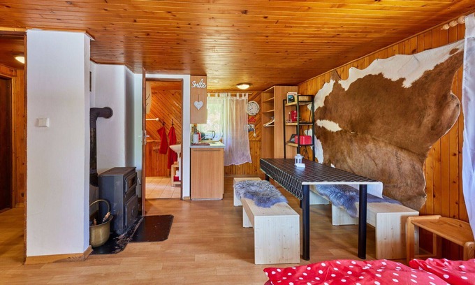 Mlade Buky Maison | Merveilleuse maison de vacances privée avec WIFI, piscine, TV, patio, animaux admis et parking