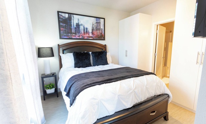Powderhorn Appartement | Stunning 1-Bedroom Apartment+Super Fast WiFi+In-Unit W/D+Roku TVs+Walk to Uptown