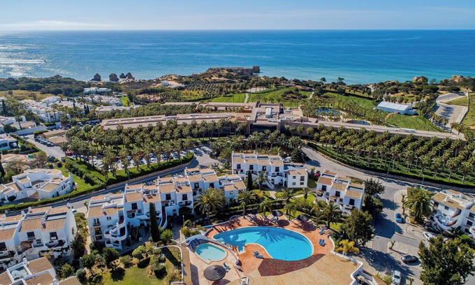 Albufeira Appartement | Stunning 2 bed apt in Sao Rafael, A/C - 5 mins from beach