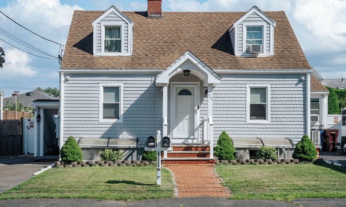 Revere Maison | Stunning 2 bed apt in Revere 15 mins to Boston