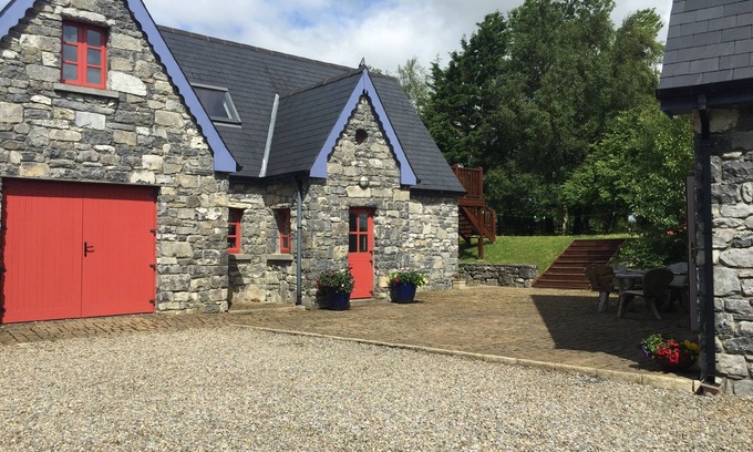 Kinvara Cottage | Stunning 2-bed cottage, mountain views, 3 miles from Kinvara, Wild Atlantic Way.