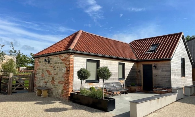 West Knoyle Cottage | Stunning High Specification, 2-Bed Country Cottage.