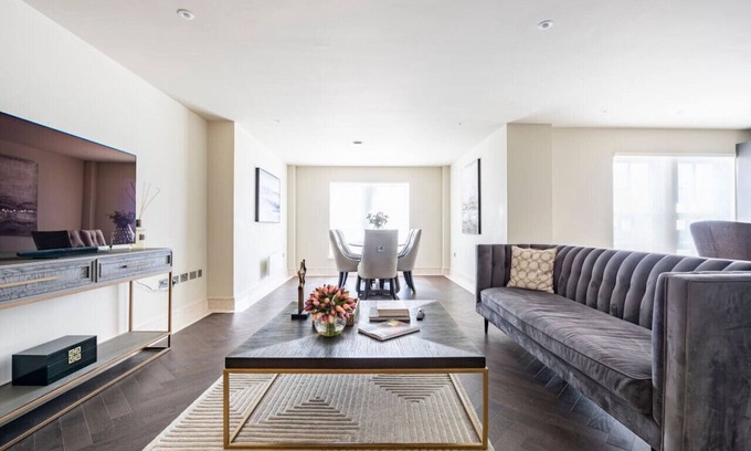Chigwell Appartement | Stunning 2BA, 2BR, Apt, Desirable Chigwell