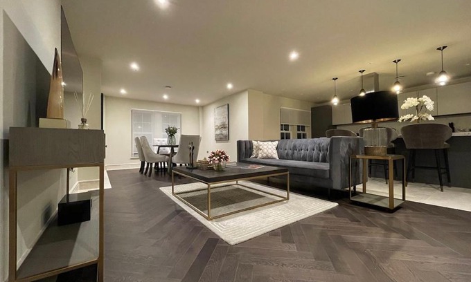 Chigwell Appartement | Stunning 2BA, 2BR Apt, Desirable Chigwell CHCL F6