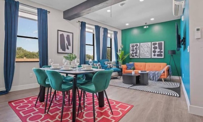 Cleveland Appartement | Stunning 2Br-1B Apt+Mins to Zoo & D/T+HD Projector
