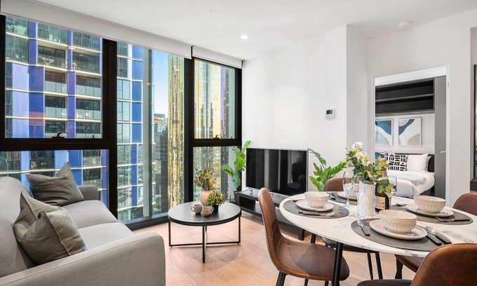 North Melbourne Appartement | Stunning 2BR Apartment in Melb CBD w/ Pool and Gym