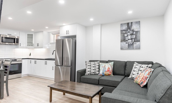 Richmond Hill Appartement | Stunning 2BR Lower Level Unit