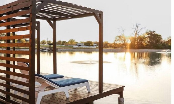 Burton Autre | Stunning 2BR on Beautiful Farm near Round Top