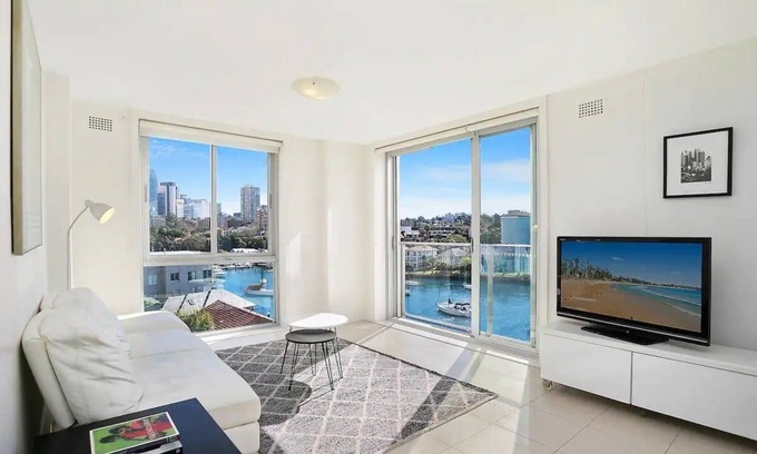 Kirribilli Appartement | Stunning 2BR Waterfront Panorama With Pool