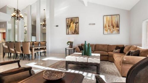 Villa La Playa Maison | Stunning 3-Bdrm in Great location wPool