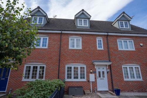 Skegby Maison | Stunning 3 bed House - Nr Kings Mill Hospital - 2 Parking Spaces, Wifi & Garden