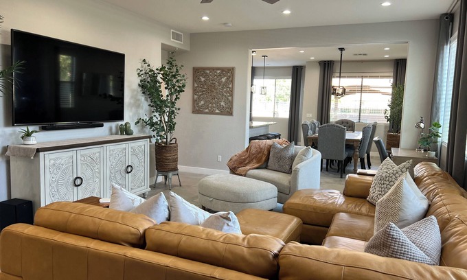 Villago Maison | Stunning 3 Bedroom Desert Retreat with Pool, Gazebo and Home Gym