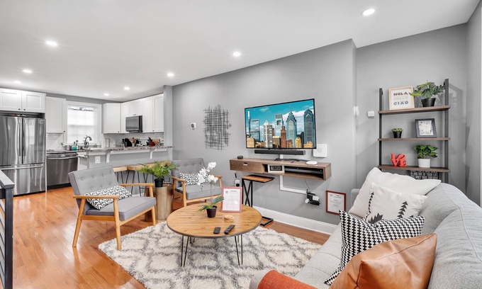 South Philadelphia Maison | ★ Stunning 3BR Modern Charm in South Philly ★