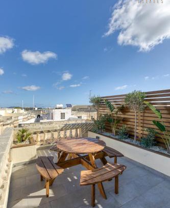 Paola Appartement | Stunning 3BR Townhouse with Private Rooftop Access by 360 Estates