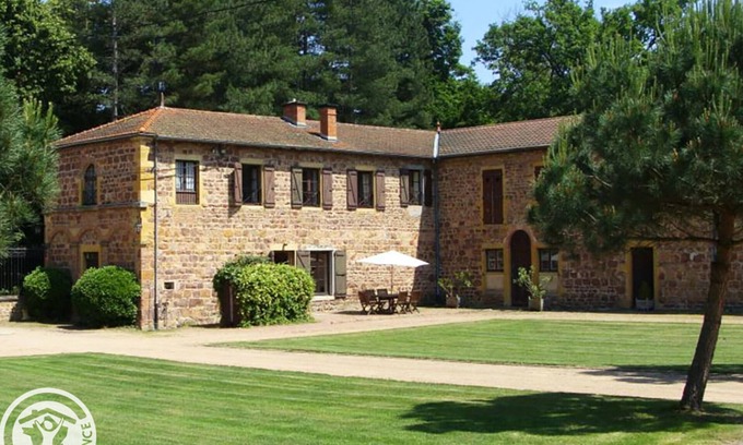 Parigny Cottage | Gîte de Charme avec Parc, Tennis et Salle de Jeux près d'un Château à Parigny