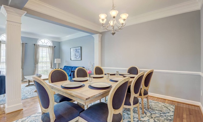 Lorton Maison | Stunning 4 bedroom townhouse 2 king suites.