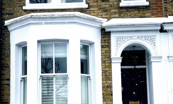 Bow West Maison | Stunning Four-Bed Home with private garden in Bow!