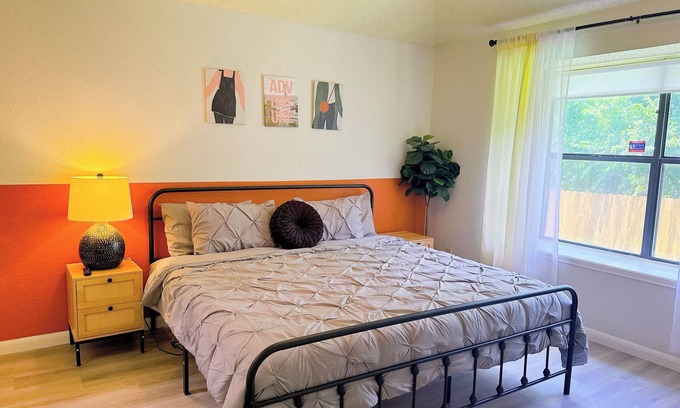 Southeast Arlington Maison | Stunning 4Br2Ba. Pets Friendly. Extended Stay welcome!