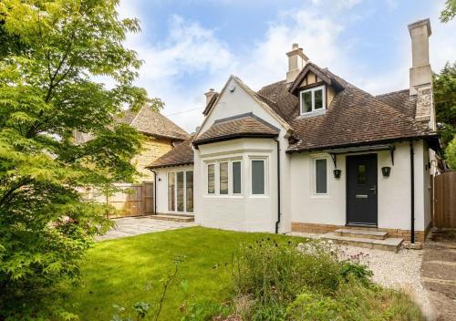 Bourton Maison | Stunning 5 Bed in the Centre of Bourton!