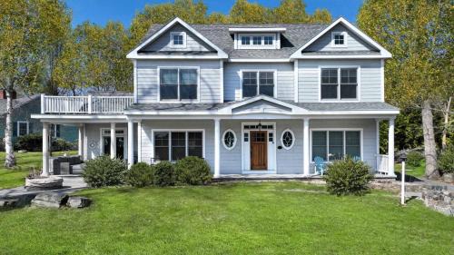 York Harbor Maison | Stunning 5 BDR Walk to York Harbor Beach