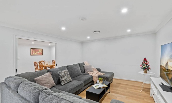 Wishart Maison | Stunning 5BR Big Modern Home w/Parking/Malls/Parks