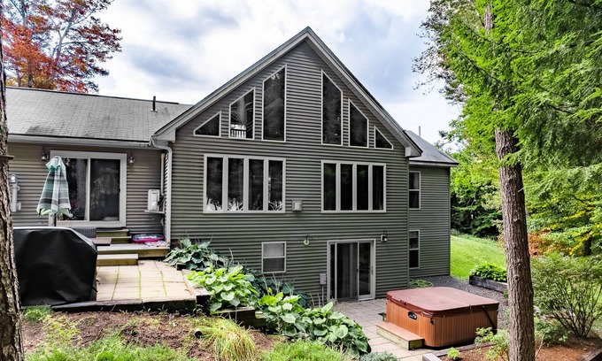 Otis Maison | Stunning and Serene Springy Pond Gem; close to Acadia, Bar Harbor. Pets welcome!